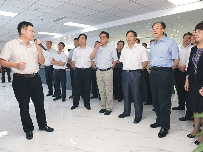 安徽省委常委、合肥市委書記吳存榮，合肥市黨政代表團(tuán)一行蒞臨我集團(tuán)參觀考察